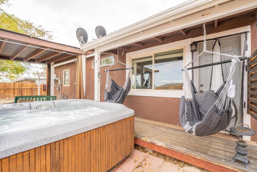 Palm Vista Retreat *Hot Tub/Cowboy Pool/Hammocks* Villa Joshua Tree Exterior photo