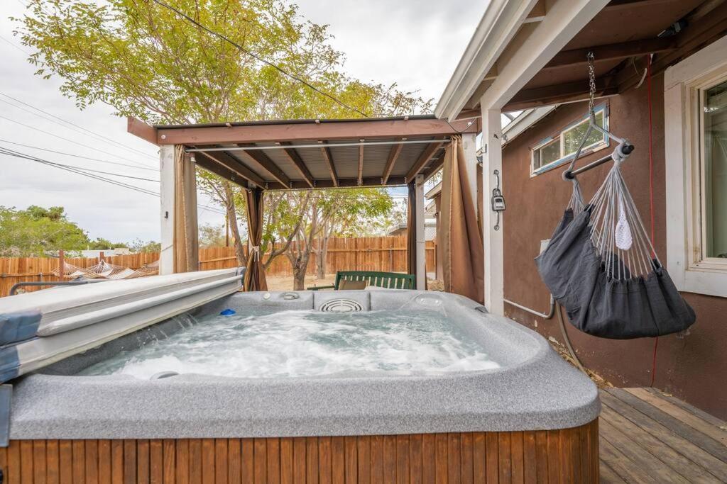 Palm Vista Retreat *Hot Tub/Cowboy Pool/Hammocks* Villa Joshua Tree Exterior photo