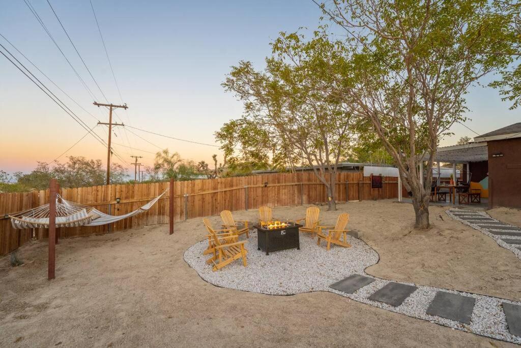 Palm Vista Retreat *Hot Tub/Cowboy Pool/Hammocks* Villa Joshua Tree Exterior photo